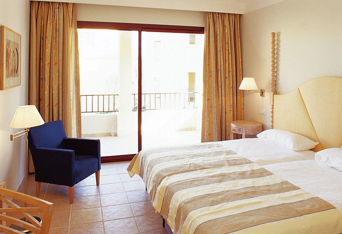 Imagen de la habitación del Hotel Robinson Cala Serena. Foto 9