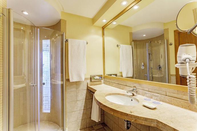 Imagen de la habitación del Hotel Robinson Cala Serena. Foto 11