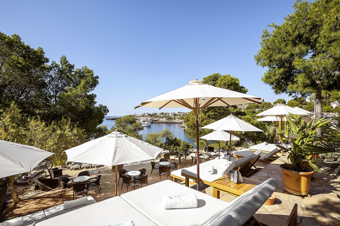 Imagen del bar/restaurante del Hotel Robinson Cala Serena. Foto 3