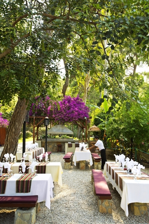 Imagen del bar/restaurante del Hotel Robinson Cala Serena. Foto 4