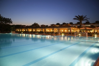 Imagen de la piscina del Hotel Robinson Club Apulia. Foto 18