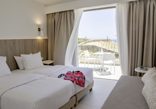 Imagen de la habitación del Hotel Robinson Ierapetra. Foto 17