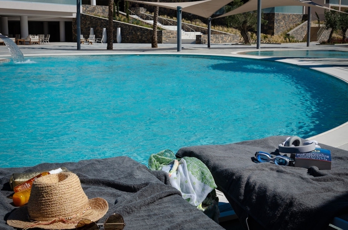 Imagen de la piscina del Hotel Robinson Ierapetra. Foto 19