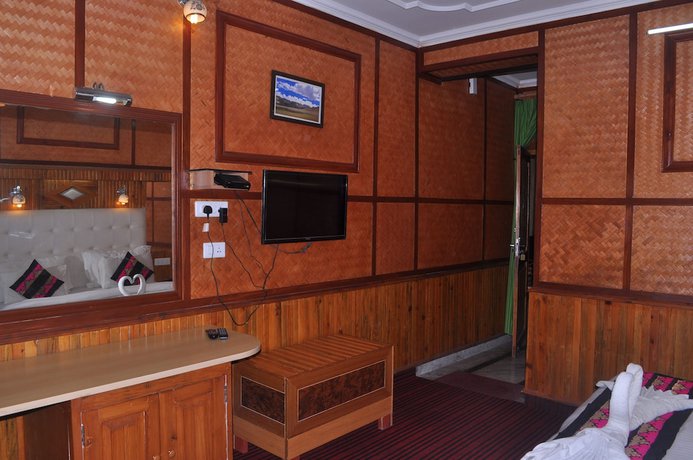 Imagen de la habitación del Hotel Robinsson Palace. Foto 13