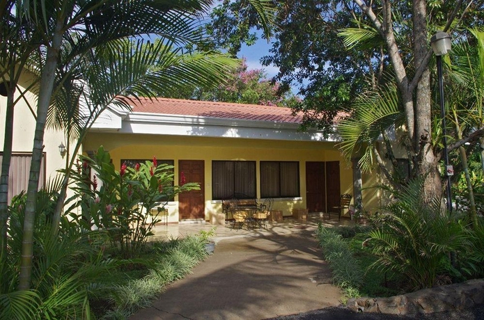 Imagen de los exteriores del Hotel Robledal. Foto 8