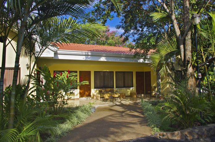 Imagen de los exteriores del Hotel Robledal. Foto 10