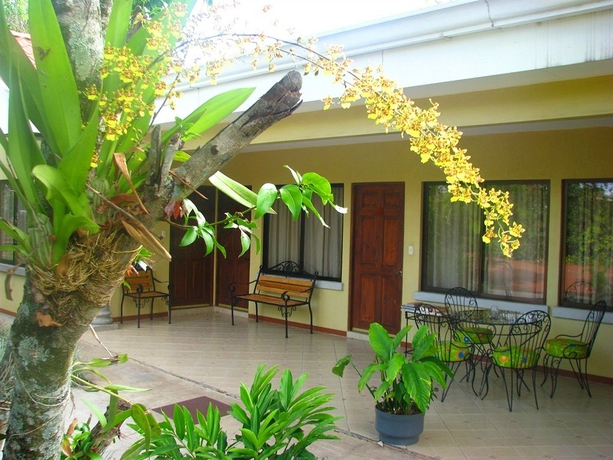 Imagen de los exteriores del Hotel Robledal. Foto 12