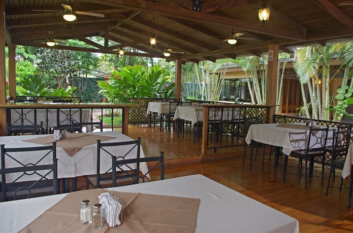 Imagen del bar/restaurante del Hotel Robledal. Foto 4