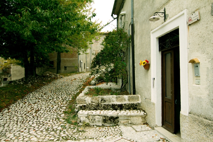 Imagen de los exteriores del Hotel Robur Marsorum. Foto 14