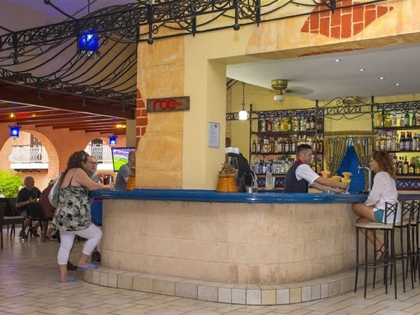 Imagen del bar/restaurante del Hotel Roc Barlovento. Foto 15