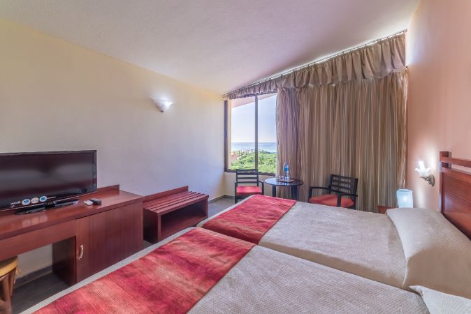 Imagen de la habitación del Hotel Roc Barlovento. Foto 18