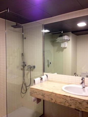 Imagen de la habitación del Hotel Roc Blanc and Spa. Foto 3