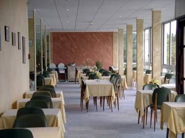 Imagen del bar/restaurante del Hotel Roc E Mare. Foto 2