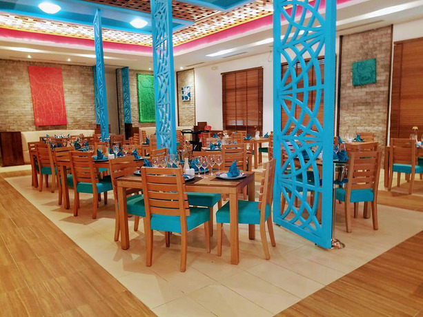 Imagen del bar/restaurante del Hotel Roc Lagunas del Mar. Foto 6