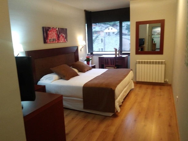 Imagen de la habitación del Hotel Roca Blanca. Foto 7