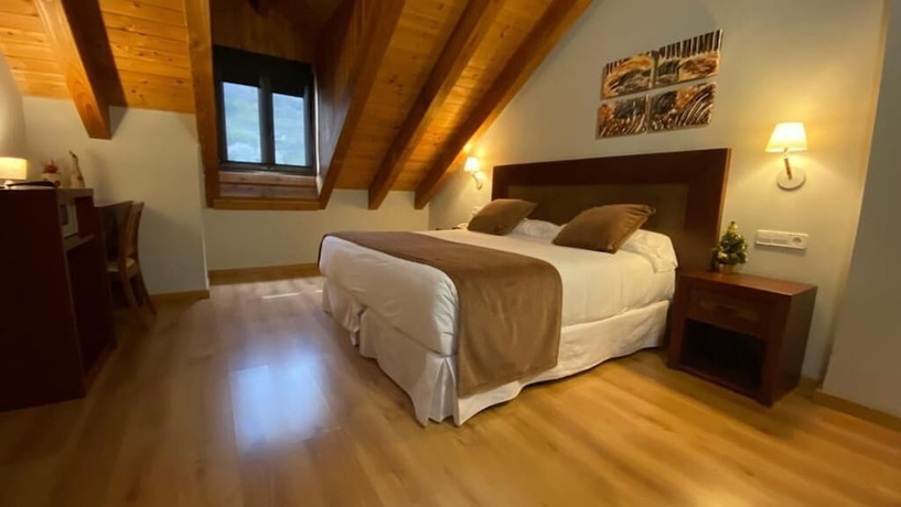 Imagen de la habitación del Hotel Roca Blanca. Foto 11