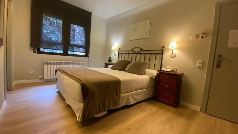 Imagen de la habitación del Hotel Roca Blanca. Foto 13