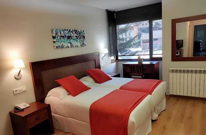 Imagen de la habitación del Hotel Roca Blanca. Foto 17