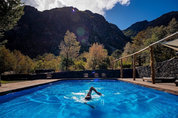 Imagen de la piscina del Hotel Roca Negra. Foto 13