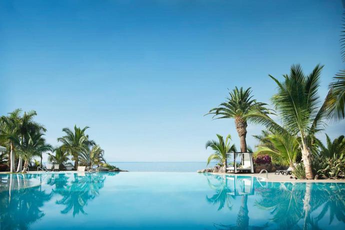Imagen de la piscina del Hotel Roca Nivaria Gran Hotel. Foto 18