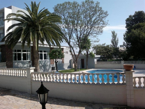 Imagen de la piscina del Hotel Roca, Vinar&ograve;s. Foto 10