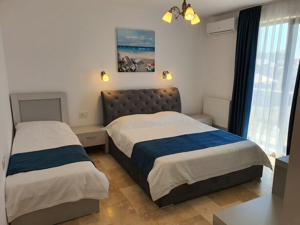 Imagen de la habitación del Hotel Roca del Mar. Foto 13