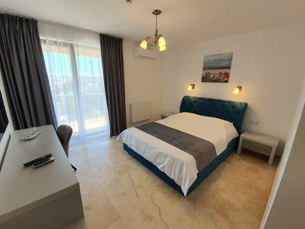 Imagen de la habitación del Hotel Roca del Mar. Foto 16