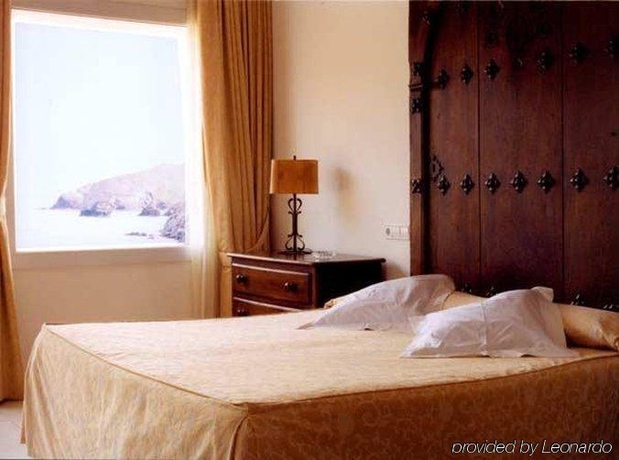 Imagen de la habitación del Hotel Rocamar, Cadaques. Foto 13