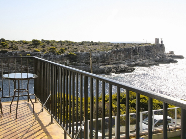 Imagen de los exteriores del Hotel Rocamar, Cala Figuera. Foto 12