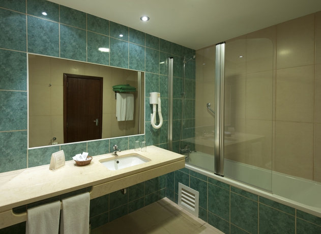 Imagen de la habitación del Hotel Rocamar Lido Resort. Foto 8