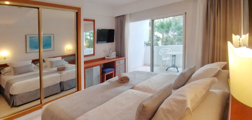 Imagen de la habitación del Hotel Rocamarina - Adults Only. Foto 8