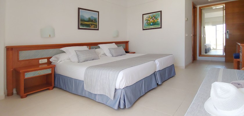 Imagen de la habitación del Hotel Rocamarina - Adults Only. Foto 13