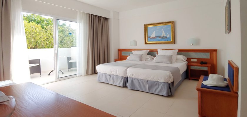 Imagen de la habitación del Hotel Rocamarina - Adults Only. Foto 16