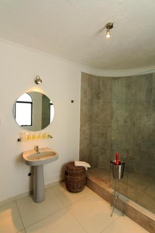 Imagen general del Hotel Rocas De Bah&iacute;a. Foto 2