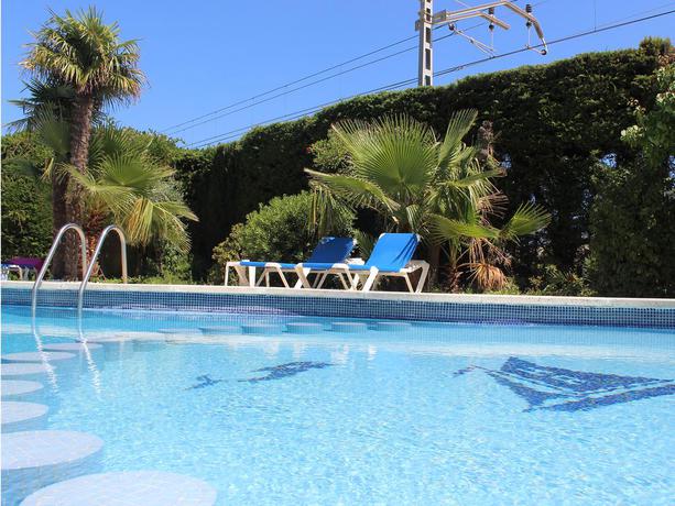 Imagen de la piscina del Hotel Rocatel. Foto 8