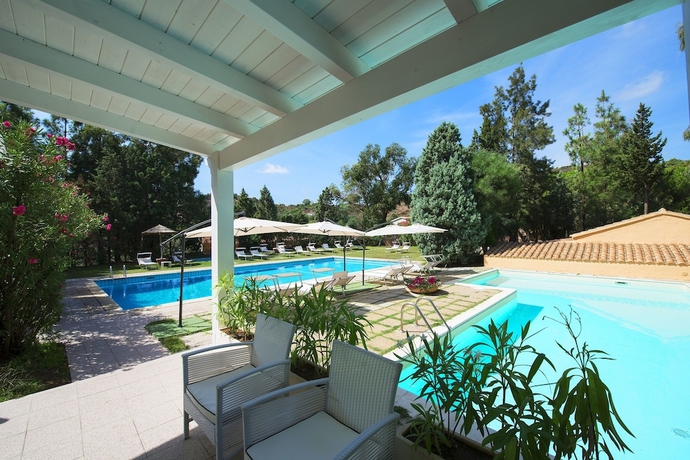 Imagen de la piscina del Hotel Rocca Dorada. Foto 14