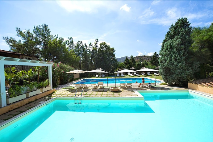 Imagen de la piscina del Hotel Rocca Dorada. Foto 15