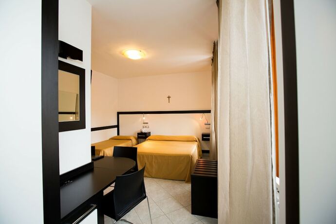 Imagen de la habitación del Hotel Roccaporena. Foto 17