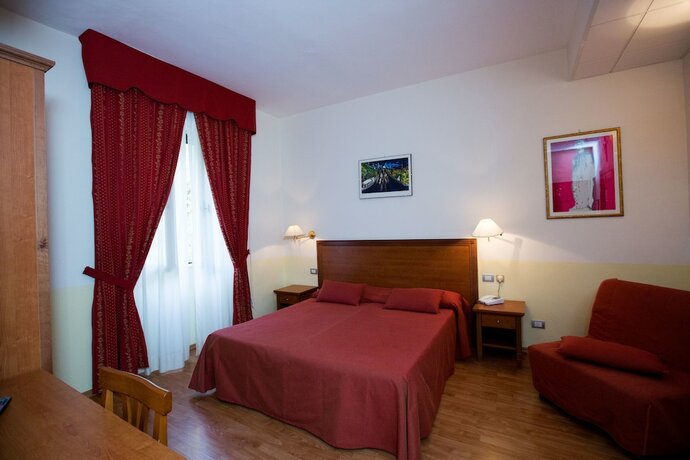 Imagen de la habitación del Hotel Roccaporena. Foto 19