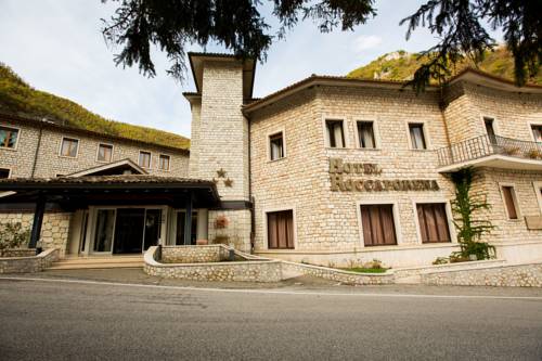 Imagen de la habitación del Hotel Roccaporena & La Margherita. Foto 2