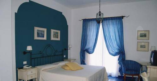 Imagen de la habitación del Hotel Rocce Azzurre. Foto 13
