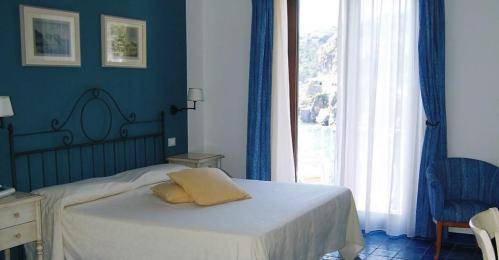 Imagen de la habitación del Hotel Rocce Azzurre. Foto 14