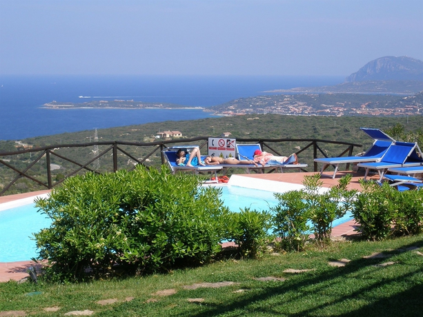Imagen de la piscina del Hotel Rocce Sarde. Foto 15