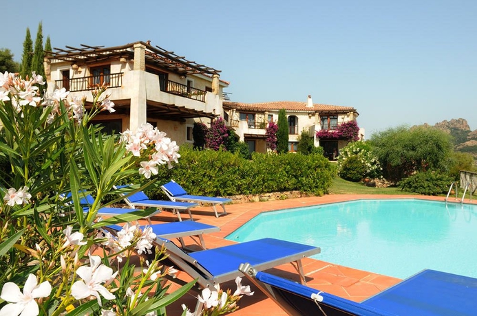 Imagen de la piscina del Hotel Rocce Sarde. Foto 16