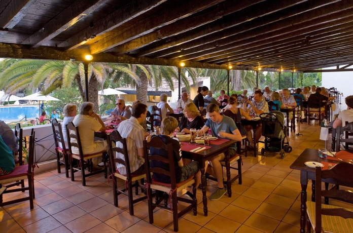 Imagen del bar/restaurante del Hotel Rocha Brava Village Resort. Foto 3