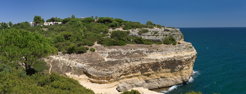 Imagen de los exteriores del Hotel Rocha Brava Village Resort. Foto 8