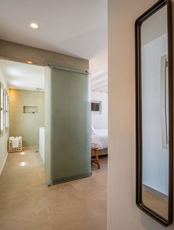 Imagen de la habitación del Hotel Rochari. Foto 12
