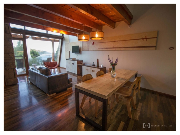 Imagen de la habitación del Hotel Rochester Bariloche. Foto 5