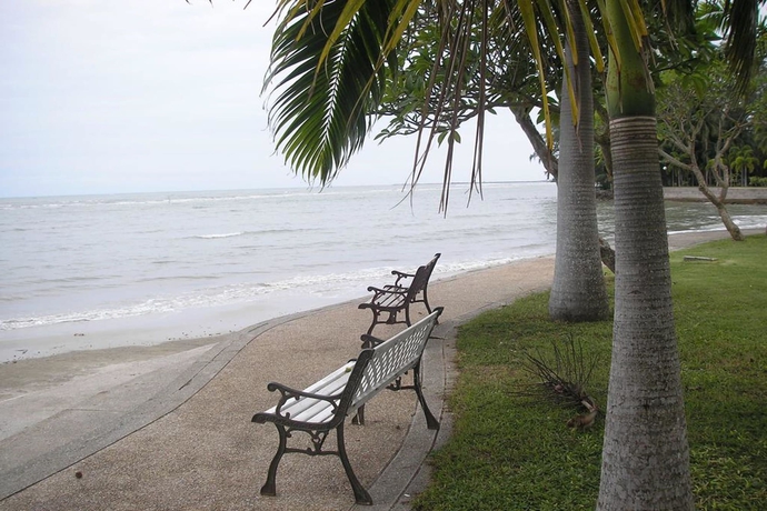 Imagen de los exteriores del Hotel Rock Garden Beach Resort. Foto 13