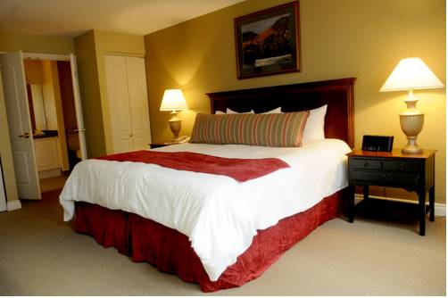 Imagen de la habitación del Hotel Rocky Crest Golf Resort. Foto 3